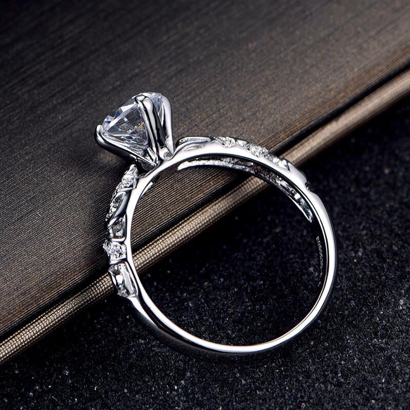 Luxury Vintage Round Moissanite Gold Engagement Ring - Image 6