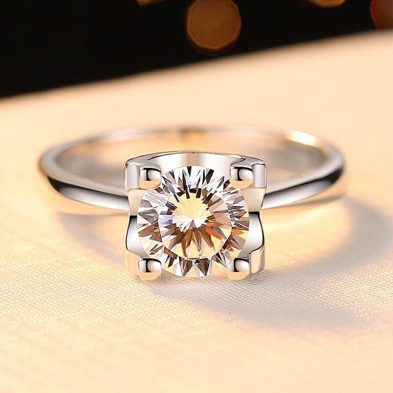 Solitaire Round Cut Moissanite Engagement Ring - Image 4